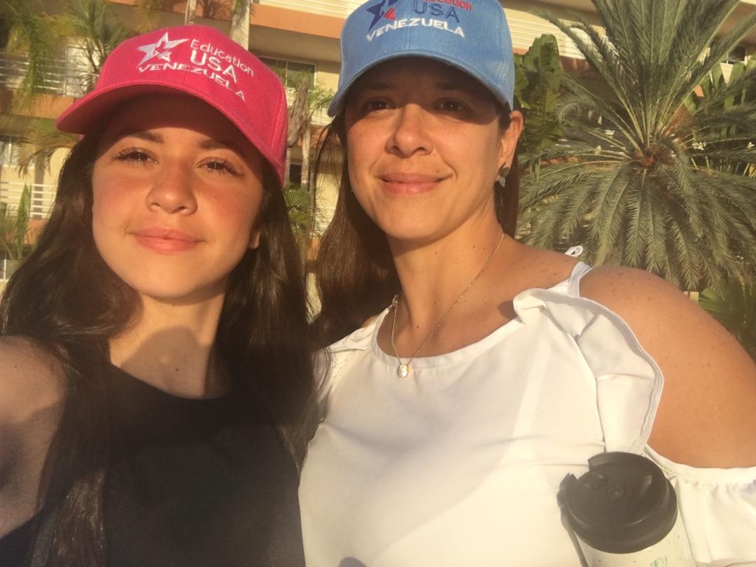 Cuando un representante nos contacta es porque confian en el esfuerzo de guiar a su hijo durante su proceso de aplicación. Como ellas #TomaLaIniciativa <a href="/EdUSAVzla/">EducationUSA Venezuela</a> <a href="/CollegeWeekLive/">CollegeWeekLive</a> <a href="/educationusa/">EducationUSA</a> <a href="/institutoifisa/">IFISA</a>