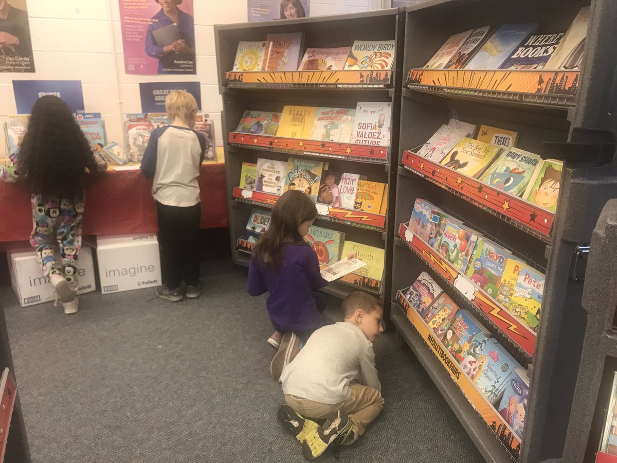 MrsKenar2's tweet photo. We really enjoyed browsing books at the book fair 📚!! @WayneThomasscho https://t.co/NlfGzM5cNB