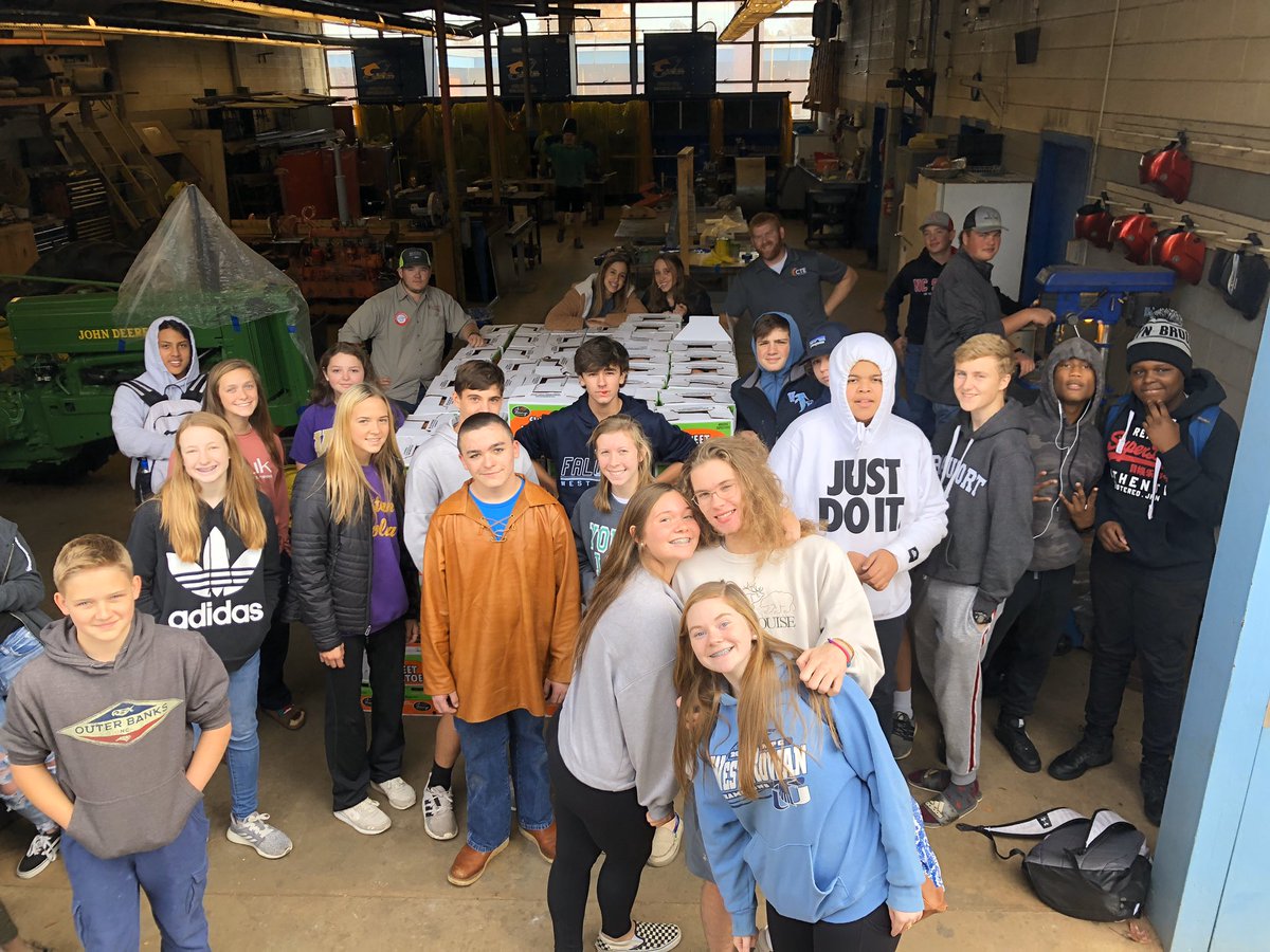 MSWOOWRHS's tweet photo. Blown away by the support for the WRBTA program today from the WR community and beyond!! So many people helped us out to make this happen!!! Thank you!!! @WRFalcon https://t.co/ASTI7nsHOa