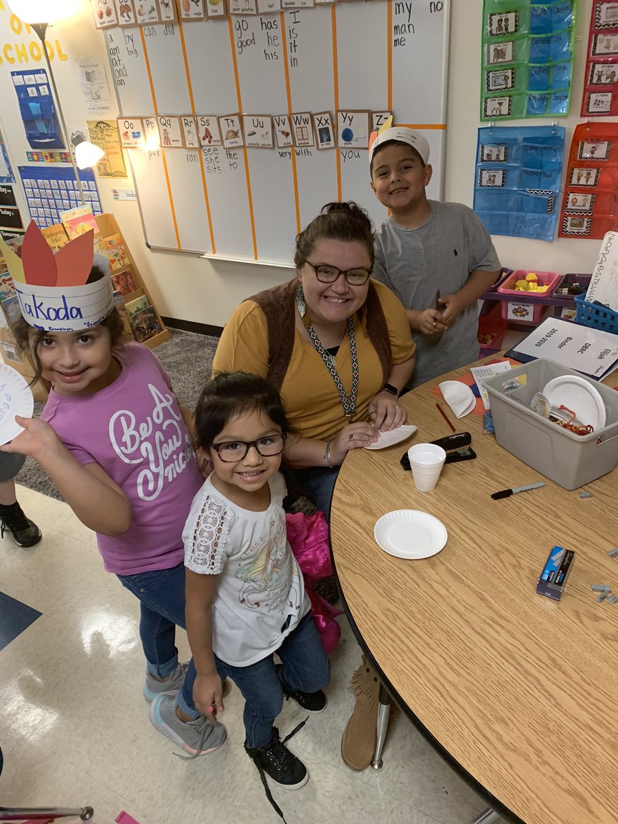 Thankful for our amazing Kinder teachers <a href="/KoenneckeES/">Koennecke Elementary</a> They integrates crafts with building background knowledge about the Thanksgiving story #learningthroughplay #koenneckeproud