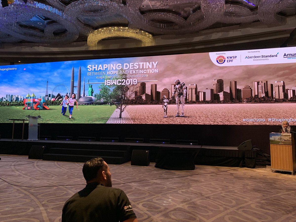 chowsanghoe's tweet image. #MalaysiaAtWork launched by the Prime Minister at #ISWC2019 to help address an important social issue of today - unemployed youth. His advice to the youth? ‘Expect the unexpected’, stay agile and be prepared to adapt to change. #MalaysiaKerja #ShapingDestiny