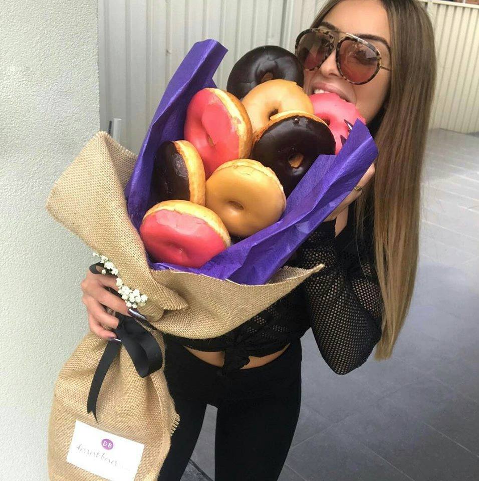 AgencyAccel_1's tweet photo. #SamanthaKhater is the #co-founder of #dessertboxes. She provides #insights and share her #experience to do #marketing with #limitedbudget. With not enough #budget, it force her to be #creative, and #thinkoutsidethebox.

#MarketingMatters
#Behindthescenes
#Dessertboxes
#Episode22 https://t.co/a4uYoI82Ch