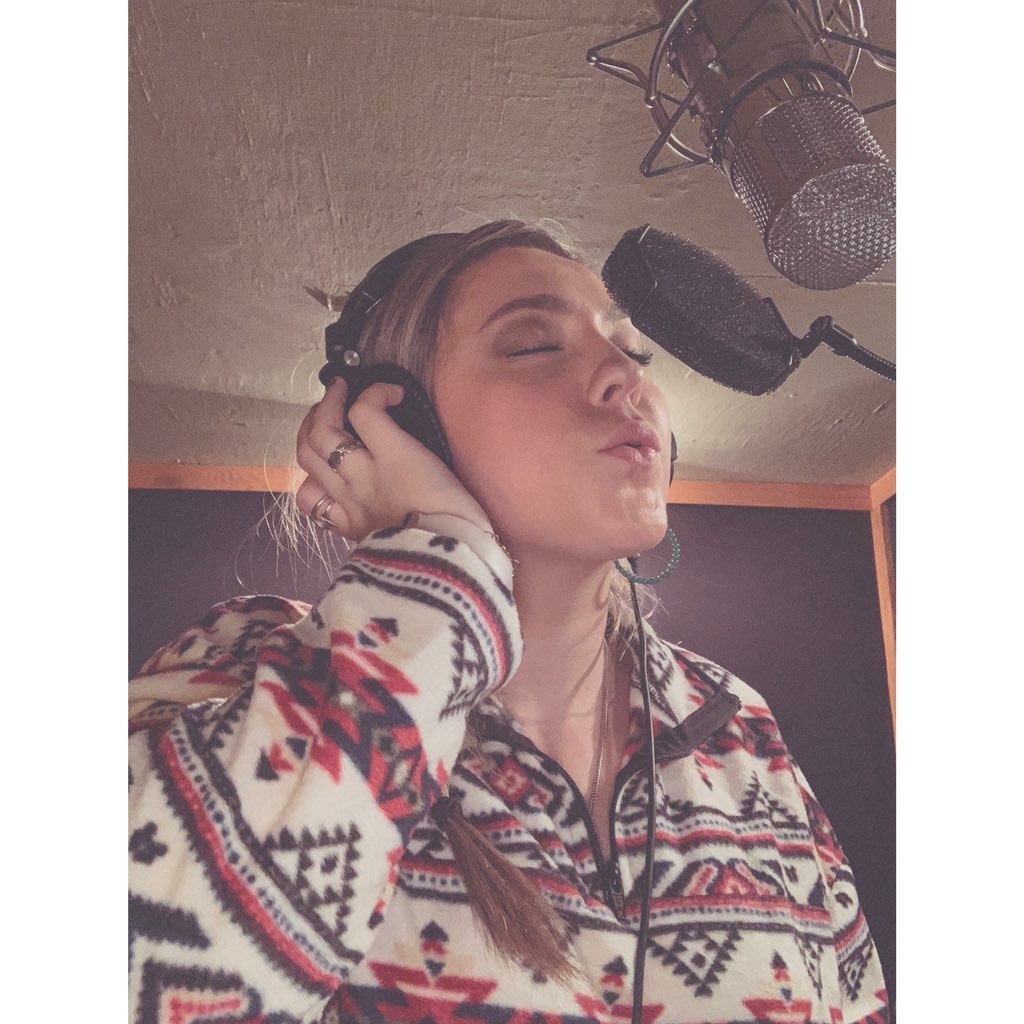 hannahkaymusic's tweet photo. Best way to spend my Thursday❣️ #country #music #recordingstudio #nashville #newmusic #comingsoon #hanfam https://t.co/wYjaXjMEcn