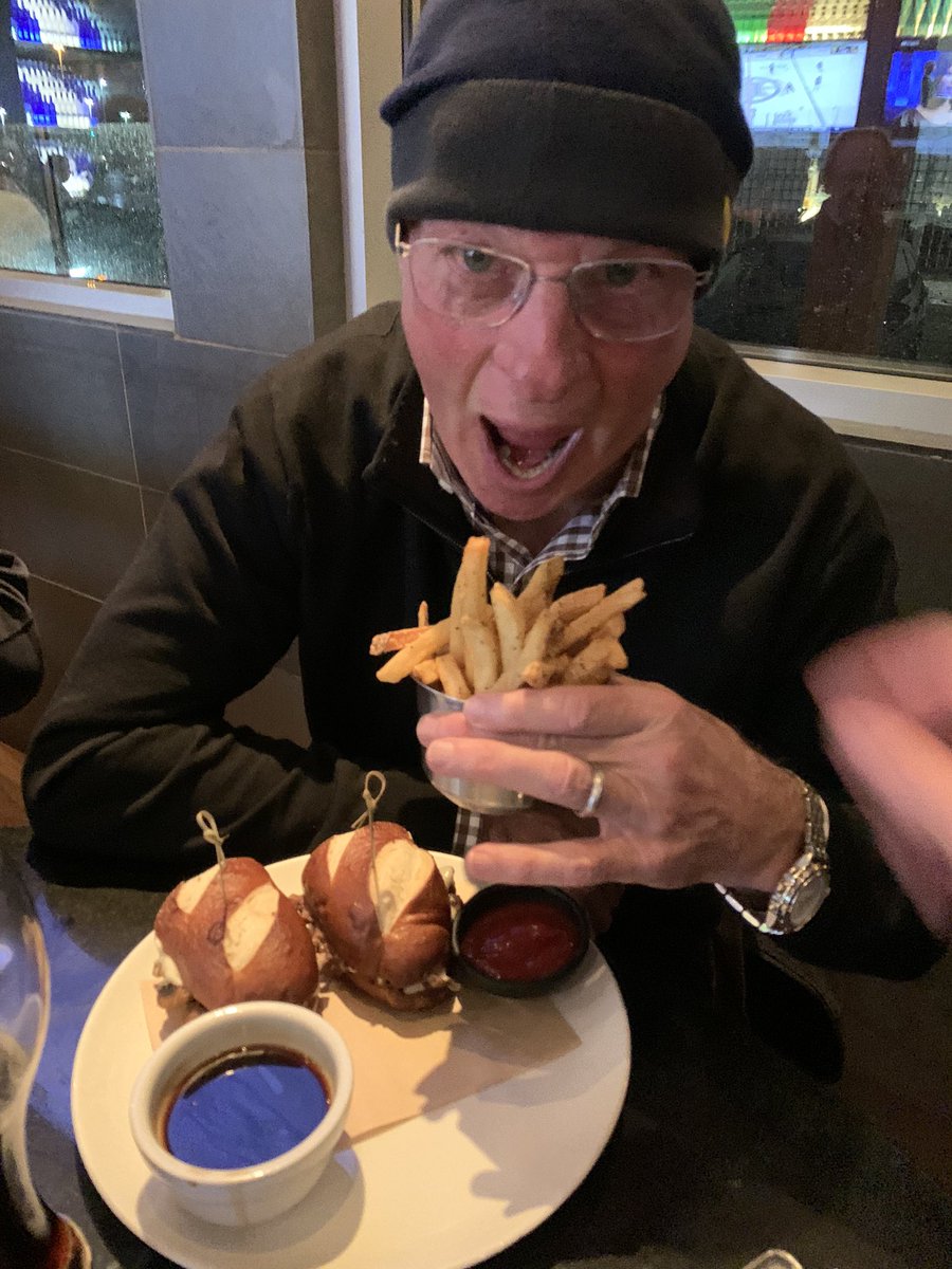Stevenapolitani's tweet photo. Watch your fingers folks! #greatestcaptaininrangershistory @DaveMaloneyMSG @RangersMSGN #MSGFoodWeek https://t.co/J2jVv2mgA1