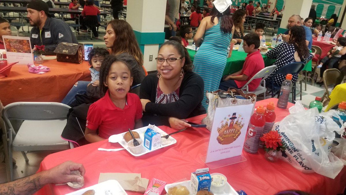 Student's enjoying Thanksgiving luncheon with parents. <a href="/MelissaMelchor8/">Melissa Melchor</a> <a href="/HoustonISD/">Houston ISD</a> <a href="/HisdOates/">Oates_HISD</a>