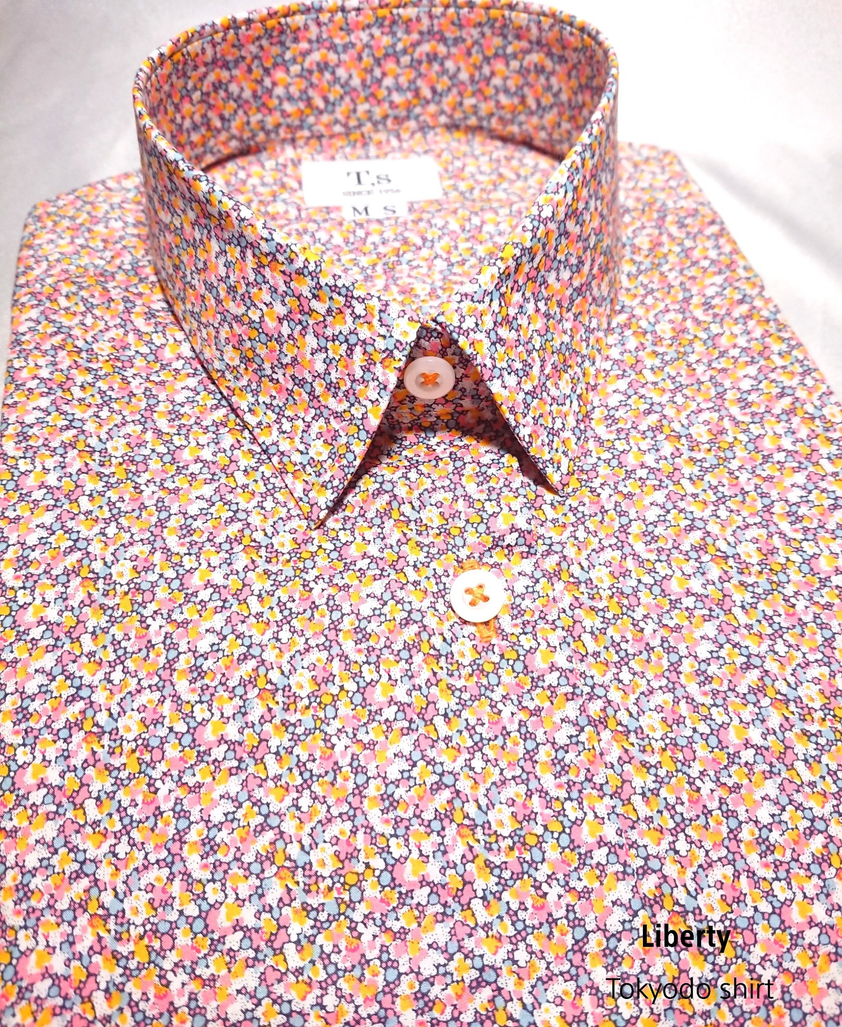 Tokyodo Shirt 東京堂シャツ 今朝はまた一気に真冬のように寒くなりましたね 先日お作りいただいた女性のお客様のシャツ リバティプリントでショートセミワイド 男女問わずリバティプリントは人気ありますね 東京堂シャツ オーダーシャツ シャツ