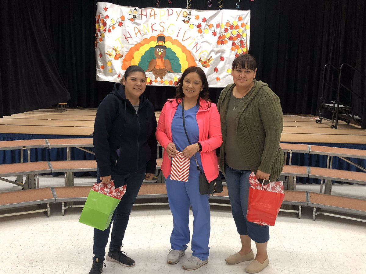 Gilsped12's tweet photo. Incredible game of Kahoot with our parents. 3rd grade teachers and students were demonstrating with the parents a fun way they learn in class. I think the parents liked it! @GetKahoot @EPISDLeeLions #iamepisd @Ebalansay https://t.co/hPO0C546JO