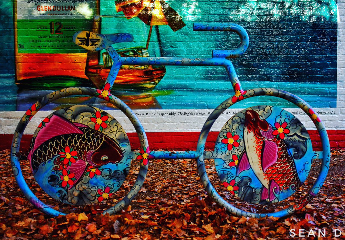 Vibrant colors at Little Five Points!! @l5patl @discoveratlanta @seand6711 😎📸🍁🎨💯 #photography #art #atlanta #nikon #foliage #fallenleaves #artist #brilliant #bike #twitter #canvas #urbanart #colorful #graffiti #vibrant #season #twitter #exteriordesign #streetphotography