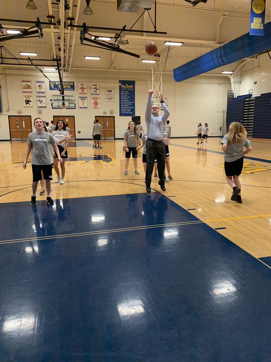 WheatonNorthPE's tweet photo. Thankful to have a principal who will take the time to stop and play basketball with my freshman class! @biscmj #WheatonNorth #WNHSFalcons https://t.co/MMi681qMgL