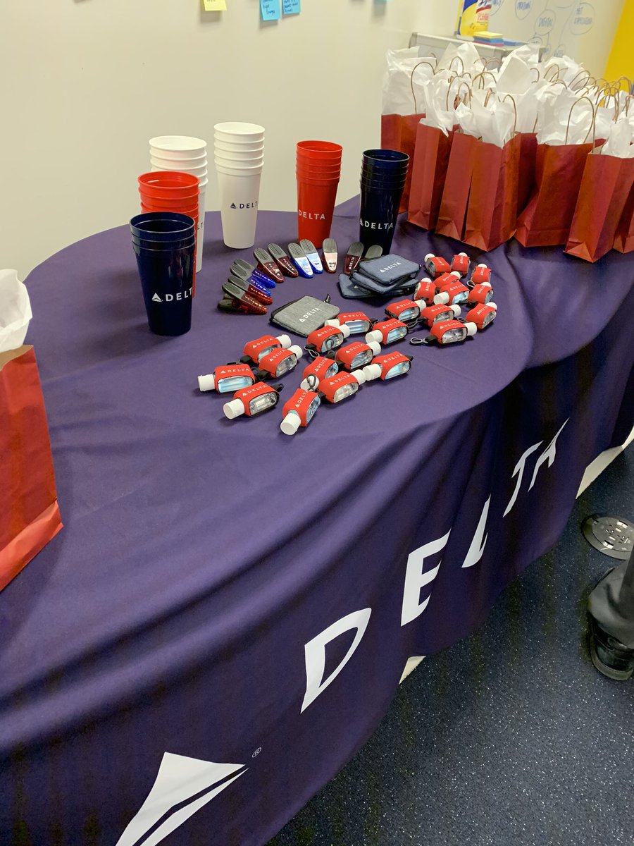 codebymdb's tweet image. Swag at the #AtlAngular meetup tonight. You might not be able to guess who tonight’s sponsor was...#webdev #techmeetup #BlackTechTwitter #angular