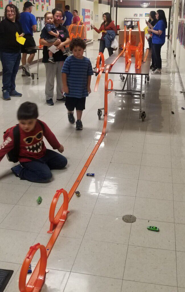 bflores185's tweet photo. STEM Night fun @NISDElrod! #NISDLegends @NISD https://t.co/xDPeQwX0JM