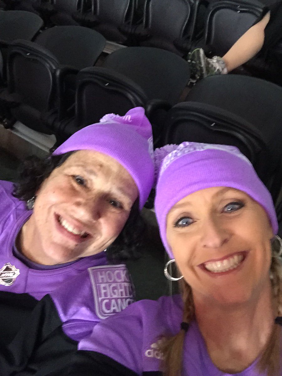 HeidiRldncr's tweet photo. Game time! Cancer awareness night. #VegasBorn #wefightforall #GoKnightsGo #vegasbesties https://t.co/yGe0j85Sry