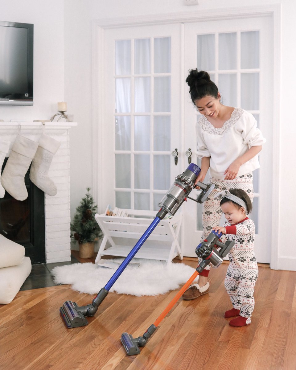 A cleaning partner makes chores double the fun ☺️ (btw Dyson is having $200 off this vacuum)! extrapetite.com/2019/11/dyson-…