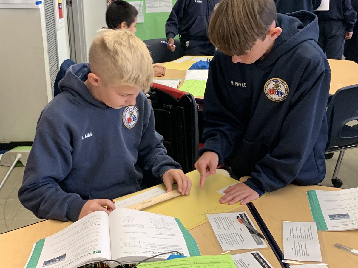 MsStrieks_STEAM's tweet photo. 6th grade math partner work, working with equivalent ratios, finding rates using tables &amp; double number lines to show their reasoning #mathematicians #illustrativemathematics #fsusd @psa_eagles https://t.co/eL9ojqHqWu