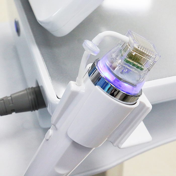 SincoherenE's tweet photo. Micro-Needle Fractional RF system is a smart combination of micro needles and RF technology. 
#rfmicroneedle #fractionalmicroneedle #acne #facelifting #wrinklereduction #antiageing #antiage #antigeing #skintightening #skinwhitening #skinrejuvenation #acnescars #beautyequipment https://t.co/vQDVLg6p0m