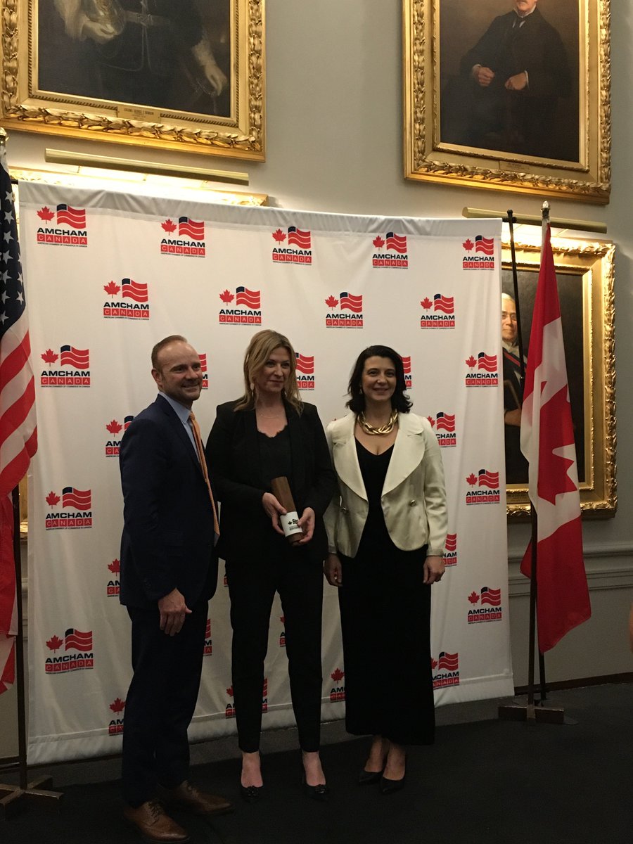 Honoured to accept <a href="/AmChamToronto/">AmCham Toronto-GTA</a>'s inaugural Not-for-Profit Social Impact Award this evening <a href="/NationalClub/">NationalClub</a>. A special night in celebration 🇨🇦🇺🇸 social innovation! Thank you for this special honour! <a href="/ActuaCEO/">Jennifer Flanagan</a>