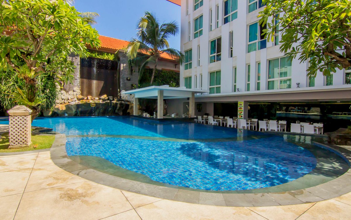 Enjoying ambiance of our swimming pool,
while you are on "THE HAPPY HOUR" to find special discount for our beverage product

**** Happy Hour available from 2PM up to 6 PM ****

#BintangKutaHotel
#Hotel
#Bali
#holiday
#kuta
#tourism