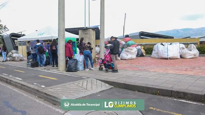 #AmbienteTocancipá✅♻ II Con gran éxito nuestra Secretaría de Ambiente, en asocio con la Corporación Autónoma Regional (CAR), recopiló un total de 2.3 toneladas de material reciclable en la “Gran jornada de Reciclatón”.