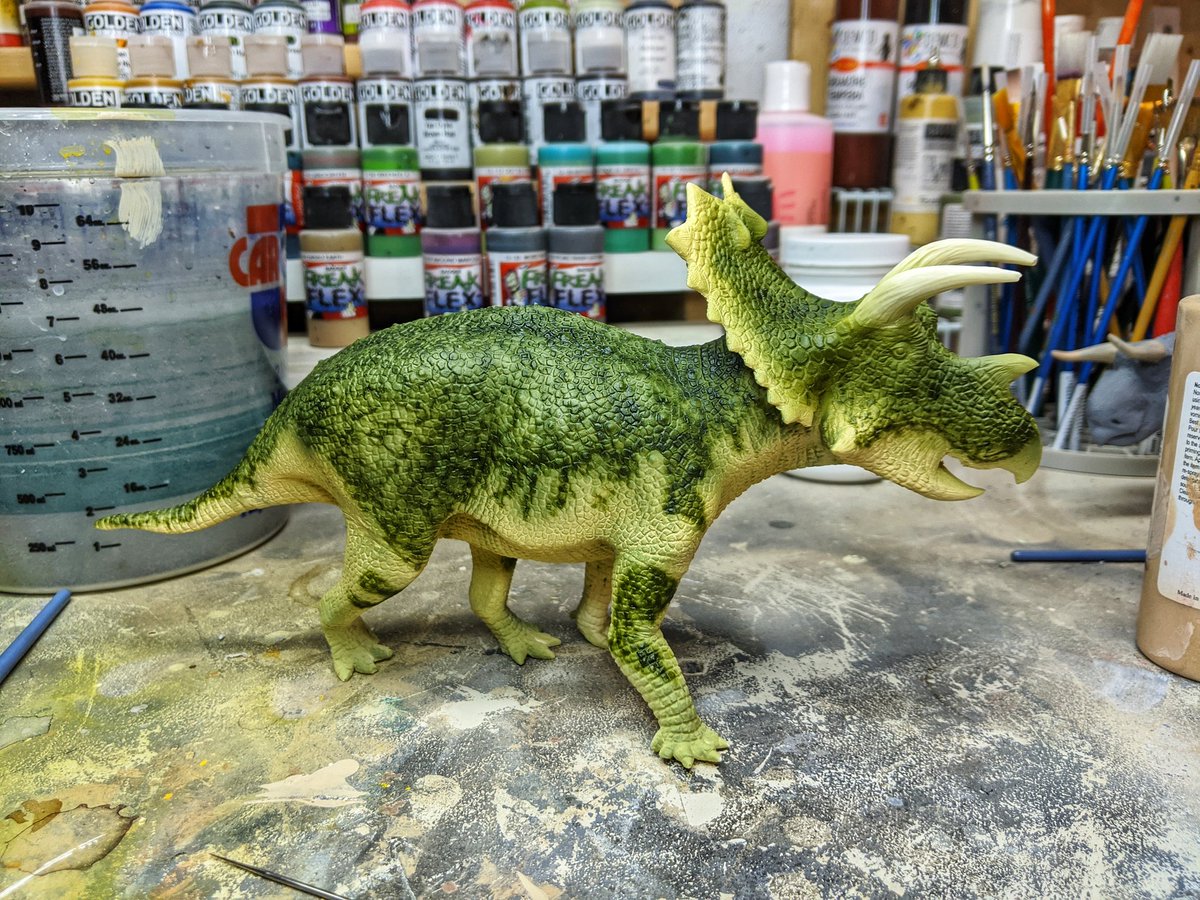 finally getting some painting done today after being really sick! Model  kits are from @goblackheart and @ContriteLexicon #dinosaurs  #dinosaurdungeon #blackheartmodels #candidsculpts #sciart #paleoart  #scalemodel #airbrush #colorscheme #paint ..., image size:1200x900