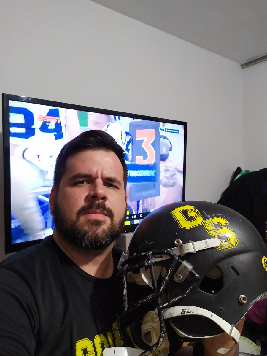 Assistindo mais um jogo da NFL pela @ESPNagora e concentrando pra o jogo da Final Acesso Centro-Oeste CBFA pelo Goiânia Saints #goianiasaints #NFL #NFL100 #NFL #NFLnaESPN