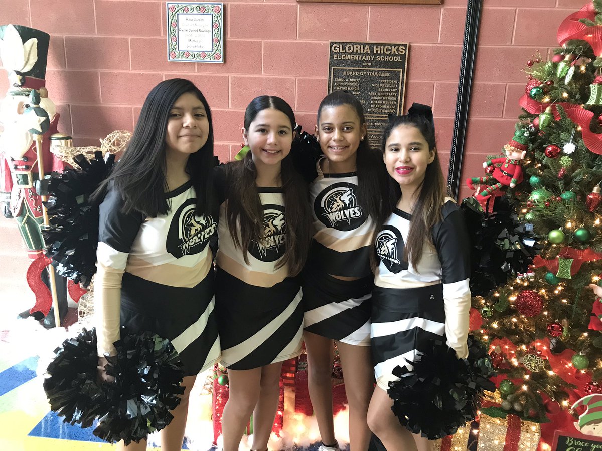 Thank you @salinas_deleon for sending your Cunningham at South Park cheerleaders to welcome our DEAR Day guest readers this morning! #CCISDProud