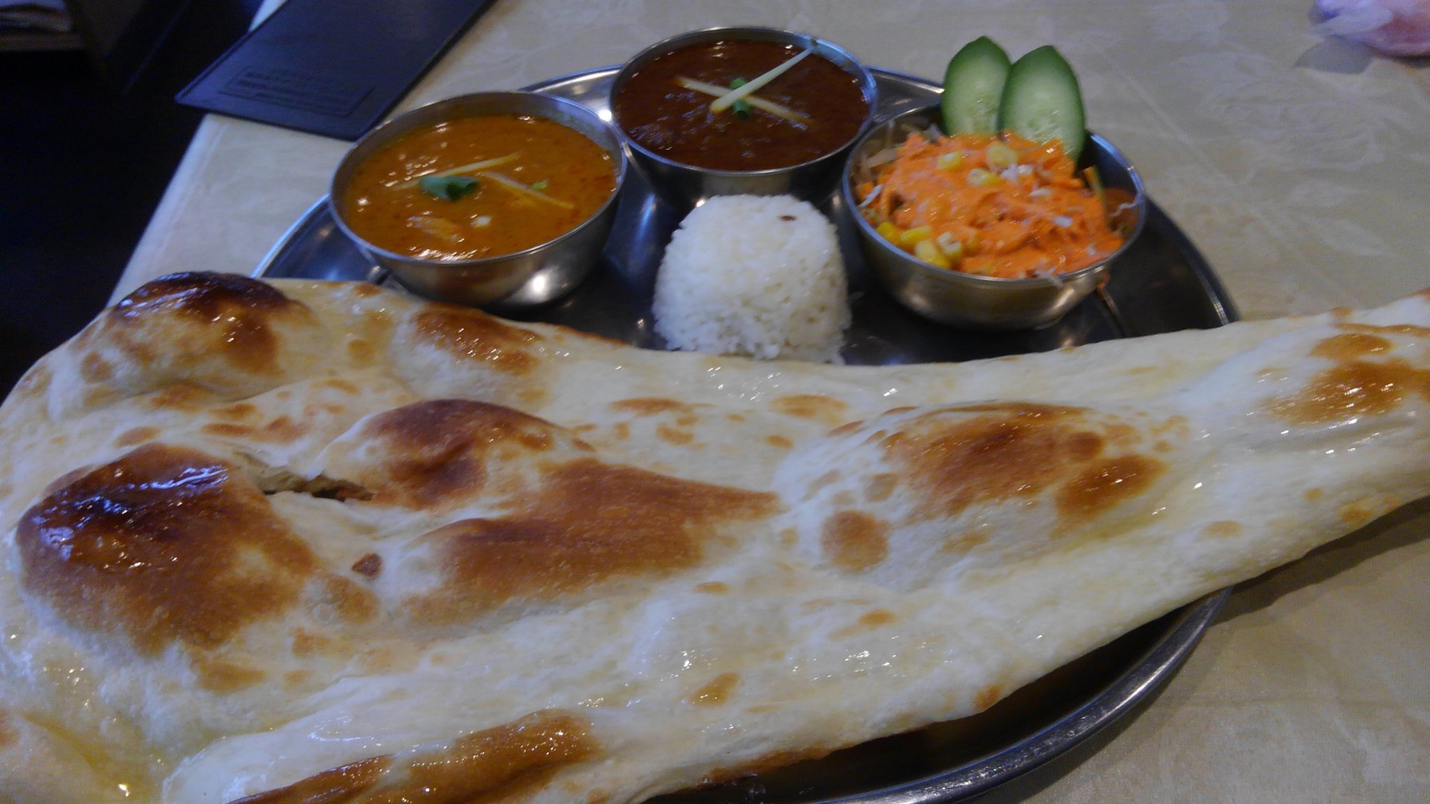 ｍギース賞 ジョナキ 八王子 Cセット サラダ マトンカレー チキンカレー ナン食べ放題 ジャスミンライス ジンジャーエール Amp 彩りアイス やっぱりカレーとナンの組み合わせは最高ですわ アイスは普通に美味しかったです ジョナキ チキン