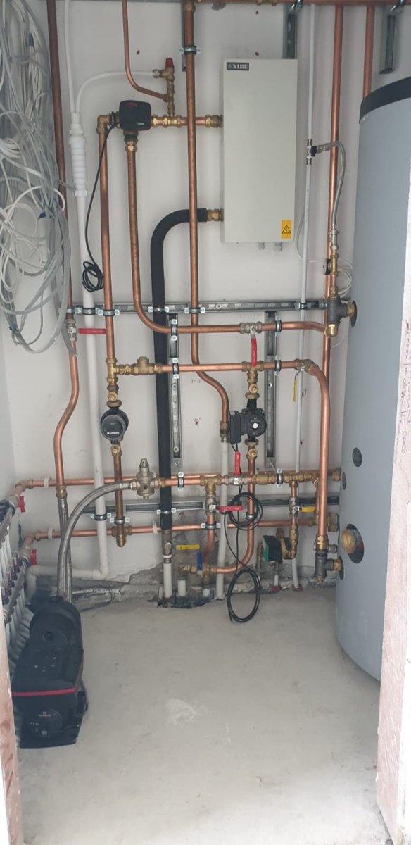 noelakelly's tweet photo. @VietecHeating @NIBEEnergy Surprised they don't use @Nibe cylinders, VPA/VPB... 🤔🤔 https://t.co/BzZulbf0rp