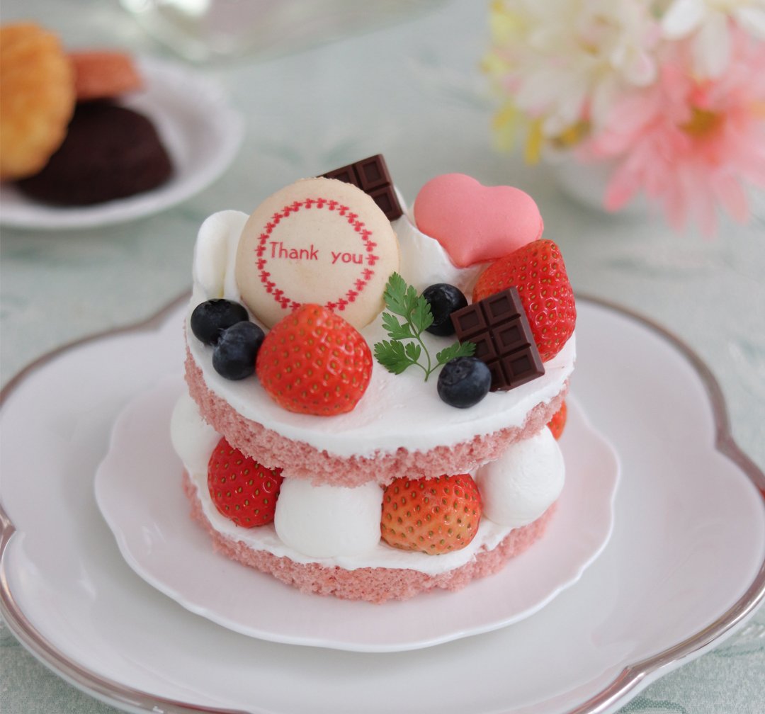 銀座ブールミッシュ 公式 いい夫婦の日のテーブルにありがとうのメッセージを込めて ２人でお召上がり頂くのにピッタリなサイズです ２人のショートケーキ 2484 税込 直径f10 5ｃｍ 西武池袋本店で今日と明日 限定販売です ブールミッシュ