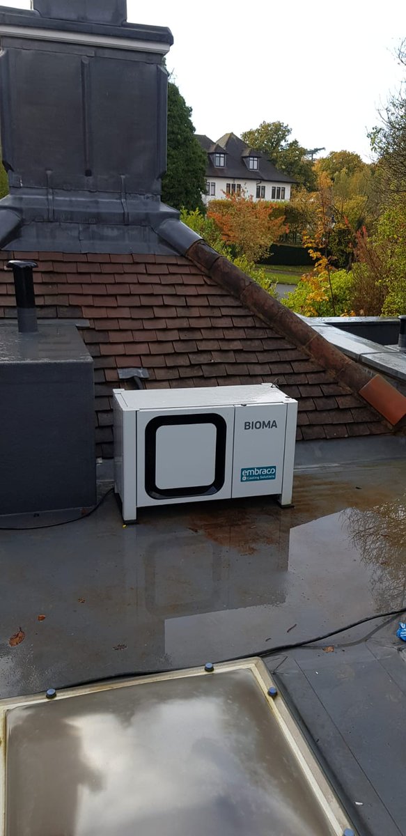 Coldcontrol's tweet image. A recent high-end install of a walk-in fridge. Stainless steel door frame, inset led down lighting, and using the new Bioma condensing unit from Embraco #lownoise #efficient #refrigeration