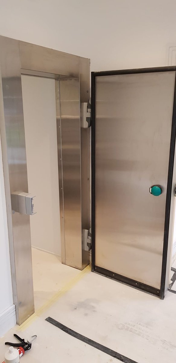 Coldcontrol's tweet image. A recent high-end install of a walk-in fridge. Stainless steel door frame, inset led down lighting, and using the new Bioma condensing unit from Embraco #lownoise #efficient #refrigeration