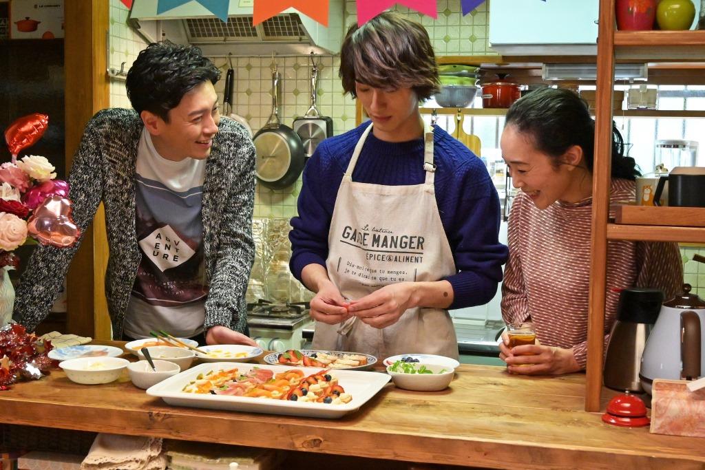 ORICON NEWS(オリコンニュース) (@oricon) on Twitter photo 【📺今夜22:00🌼】『よんまり』
横浜流星、豪華パーティー料理振る舞う✨撮影では横浜が真剣にカナッペ作り👨🏻🍳💕お手製の“ごちそう”に「ぜひ注目して」
oricon.co.jp/news/2149262/f…
#福士蒼汰 #菜々緒 #桐谷健太 #横浜流星 #4分間のマリーゴールド <a href="/fukushi_staff/">福士蒼汰スタッフ(公式)</a> <a href="/NANAO1028/">菜々緒</a> <a href="/ryusei_staff_mu/">横浜流星 Staff(音楽公式)</a> <a href="/4mari_tbs/">TBS「4分間のマリーゴールド」【公式】</a> 【📺今夜22:00🌼】『よんまり』
横浜流星、豪華パーティー料理振る舞う✨撮影では横浜が真剣にカナッペ作り👨🏻🍳💕お手製の“ごちそう”に「ぜひ注目して」
oricon.co.jp/news/2149262/f…
#福士蒼汰 #菜々緒 #桐谷健太 #横浜流星 #4分間のマリーゴールド <a href="/fukushi_staff/">福士蒼汰スタッフ(公式)</a> <a href="/NANAO1028/">菜々緒</a> <a href="/ryusei_staff_mu/">横浜流星 Staff(音楽公式)</a> <a href="/4mari_tbs/">TBS「4分間のマリーゴールド」【公式】</a>