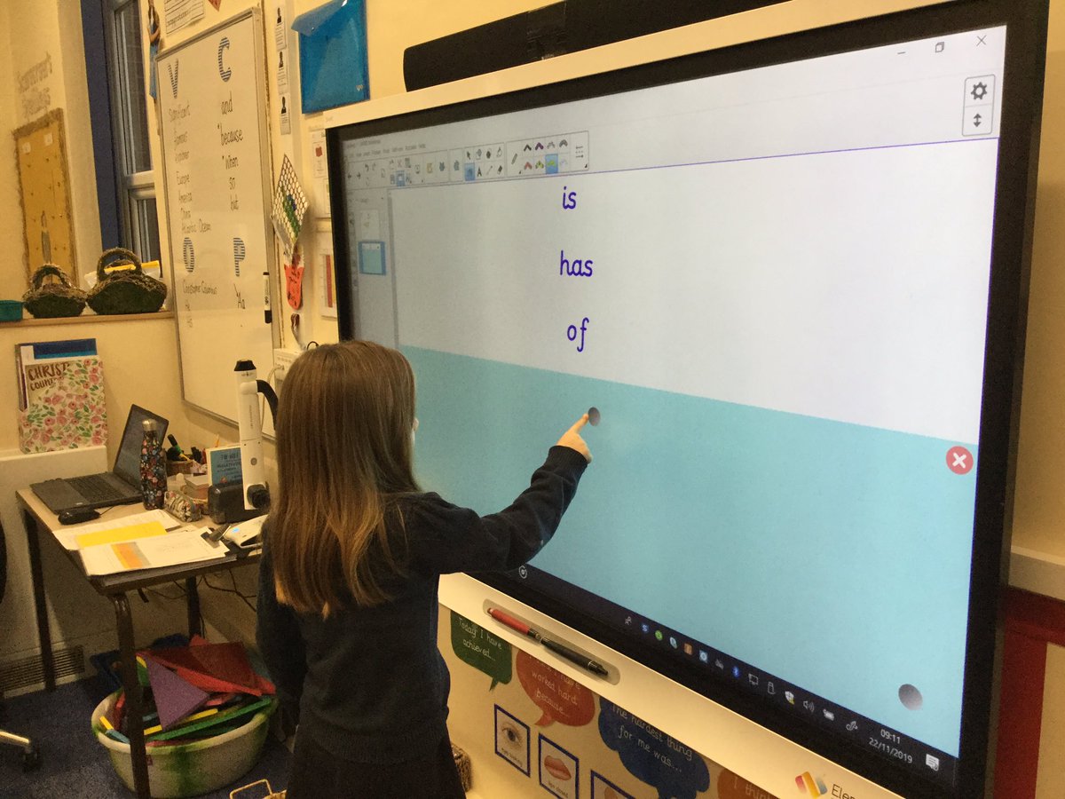 PindersPrimary's tweet photo. Look, say, cover, write and check when practising spelling our common exception words in Oz class using @SMART_Tech screen shade and creative pens! #SMARTCW https://t.co/6jfomxmqKh