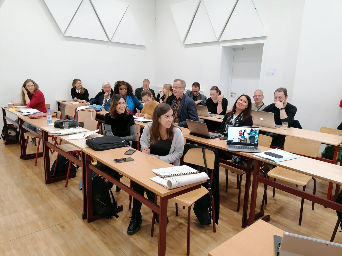 CLIC_EU's tweet photo. Laboratory of Transdisciplinary III.
"Local action plans: state of the art": Raffaele Lupacchini is connected from Italy to explain the results of the city of Salerno.
#circulareconomy #culturalheritage #adaptivereuse β»οΈ #localactionplan https://t.co/cwKUPyBBkJ