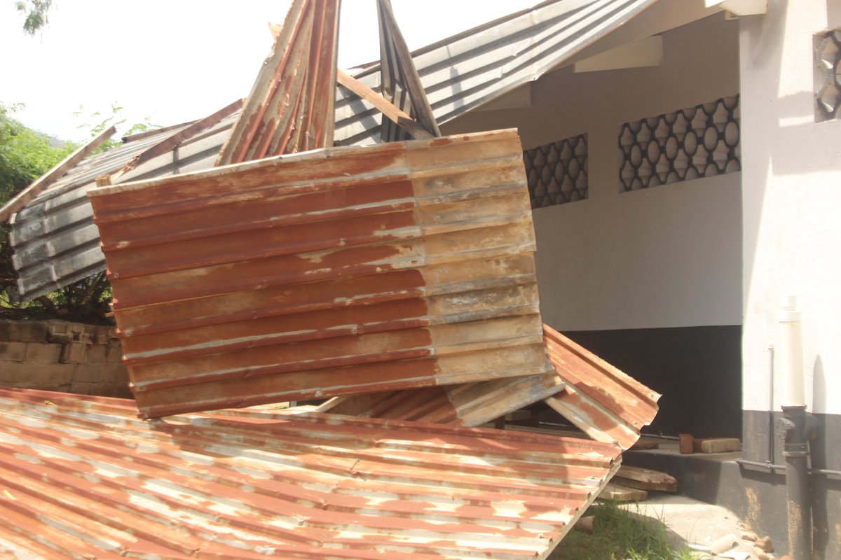 DiamondFMZim's tweet photo. More damage from yesterday's heavy rains which wrecked havoc on several buildings across Mutare including this administrative block at Ellis Gledhill High School in Sakubva.

#AlwaysOnTopOfTheGame https://t.co/f1jeAMNEEV