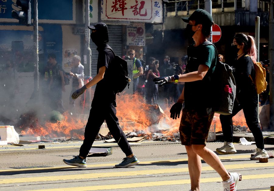 While rioters continuously wreak havoc in Hong Kong in their trampling on the rule of law and damaging other people's right to live, some U.S. politicians are holding a candle to the devil and shamefully glorifying themselves to "stand with Hong Kong" http://xhne.ws/ykYex