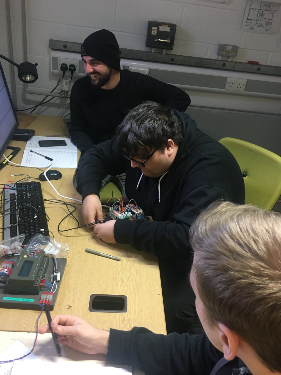 EngineeringUWE's tweet image. 🤖 | Foundation engineering robotics lab where student engineers need to build and program a robot to manoeuvre around a course. #foundationengineering #engineeringatuwe #robotics