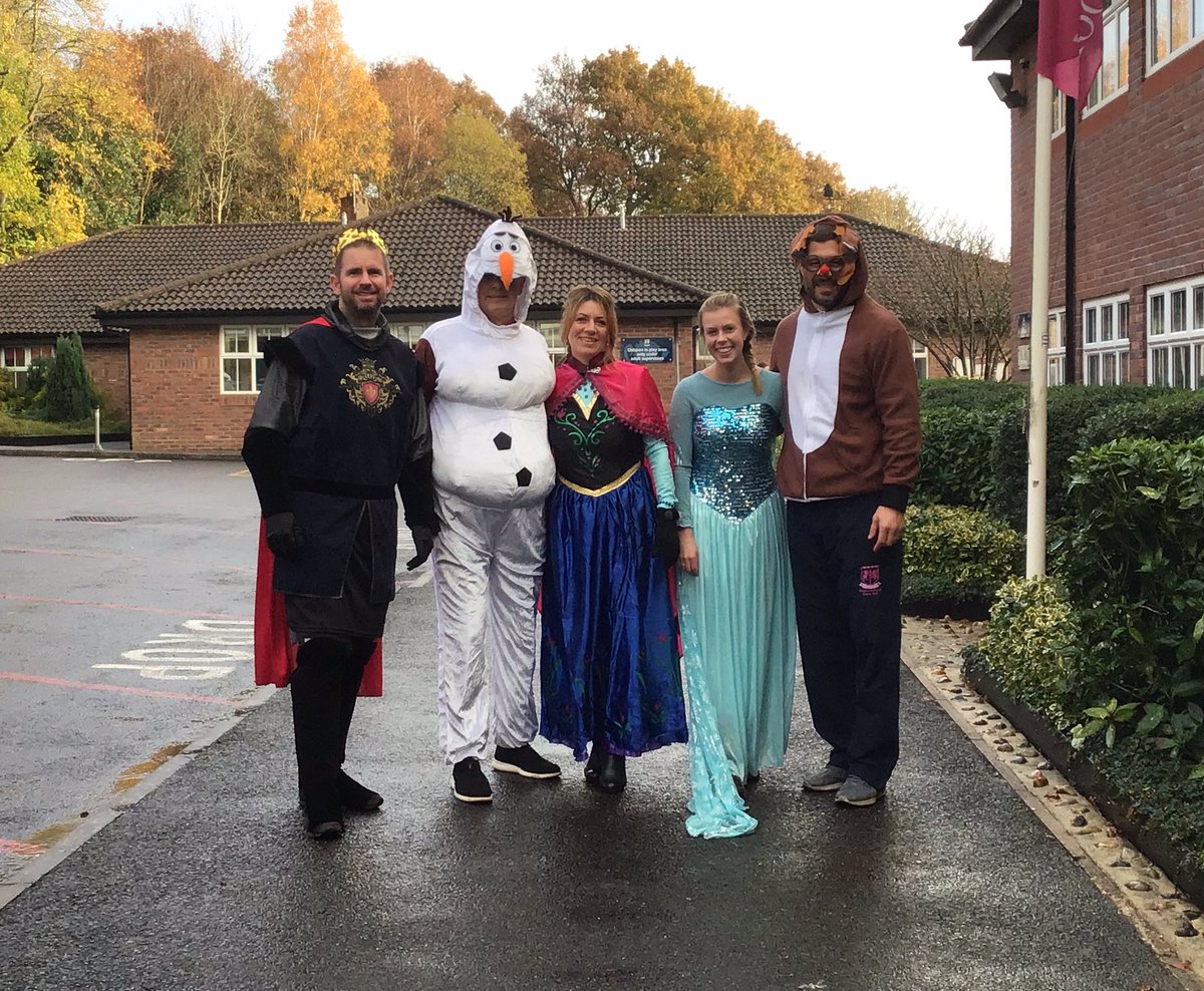 hazelwoodoxted's tweet photo. In celebration of the movie release of Frozen 2, Hazelwood drop off took on a distinctly frosty feel this morning much to the delight of the pupils. #letitgo #elsaandolaf https://t.co/Zf1R0VuE0e
