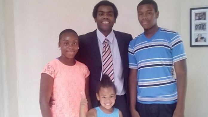 RedburnAlaina's tweet photo. Family Emergency | Hard Working Father Need Help
My name is Michael Barnett and I'm trying to raise money for my family for transportation and for rent. #GoFundMe #crowdfunding #crowdfund 
https://t.co/gF3DJuamdV? https://t.co/FMq8R8hv8V