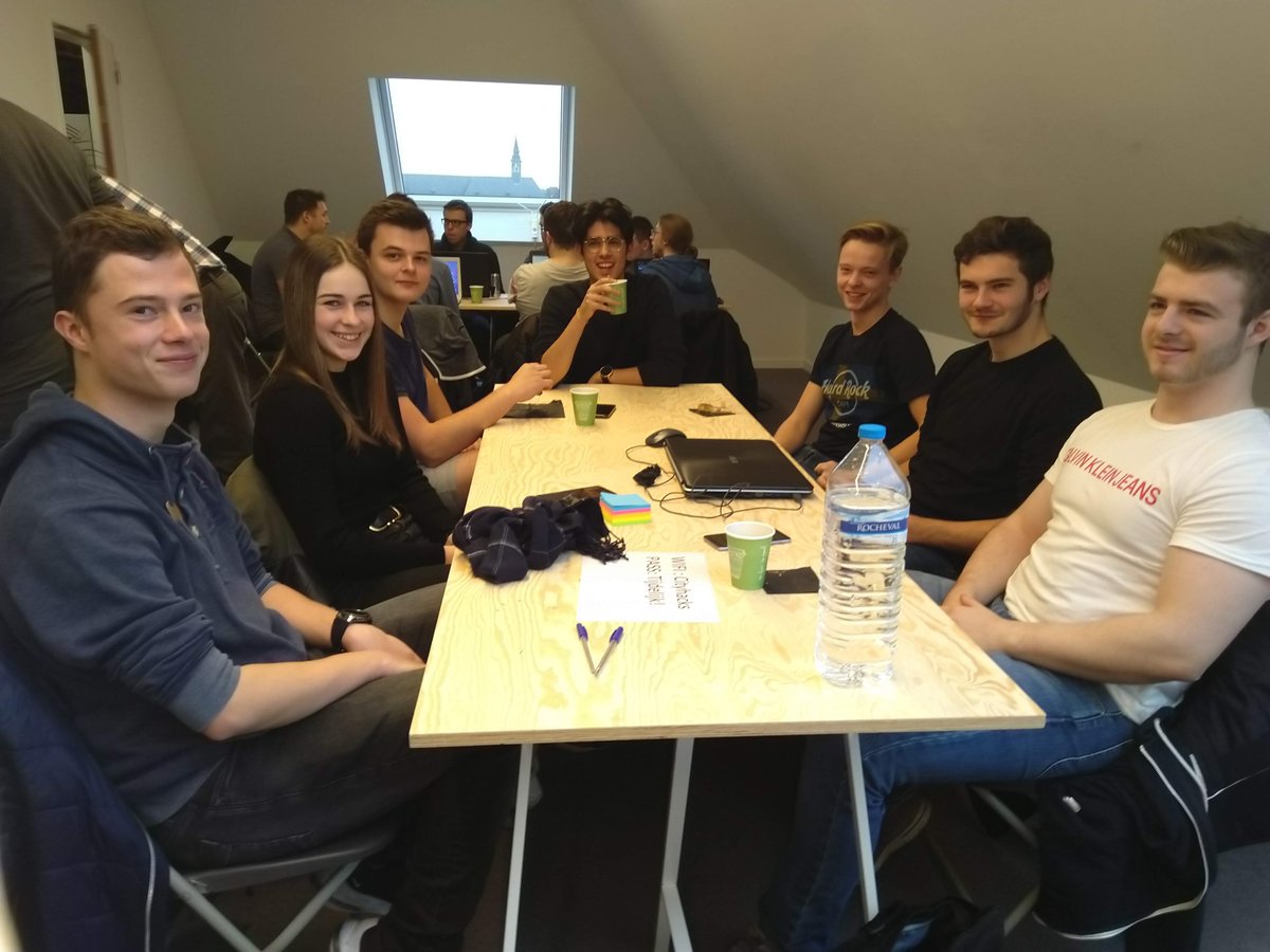 devbitvives's tweet photo. Twee teams studenten (@viveshogeschool en @KULeuvenBrugge  in samenwerkingsverband) nemen deel aan de #CityHacks2019 van @StadBrugge rond het meten van cultuurbeleving. Veel succes! https://t.co/xkMp5v0xyn