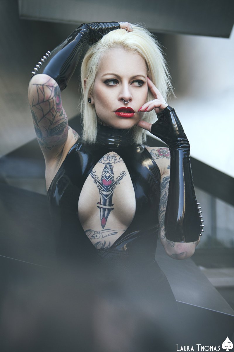 LauraThomasFOTO's tweet photo. FRIDAY'S PHOTO 📷 
Hoy toca fiesta latex en HardFetClub!!
#fridayphoto https://t.co/4KcEXVoGYp