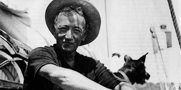 “Önümüzde hayat... Her gün bir başka uykuya yatıp bir başka rüya göreceğiz. Halbuki zaman, ağır ağır bizimle beraber akan nehir, bir göle varıyordu. Bu gölde artık biz akmıyor, dalgalanıyorduk.”

İyiki Doğdun... #SaitFaikAbasıyanık