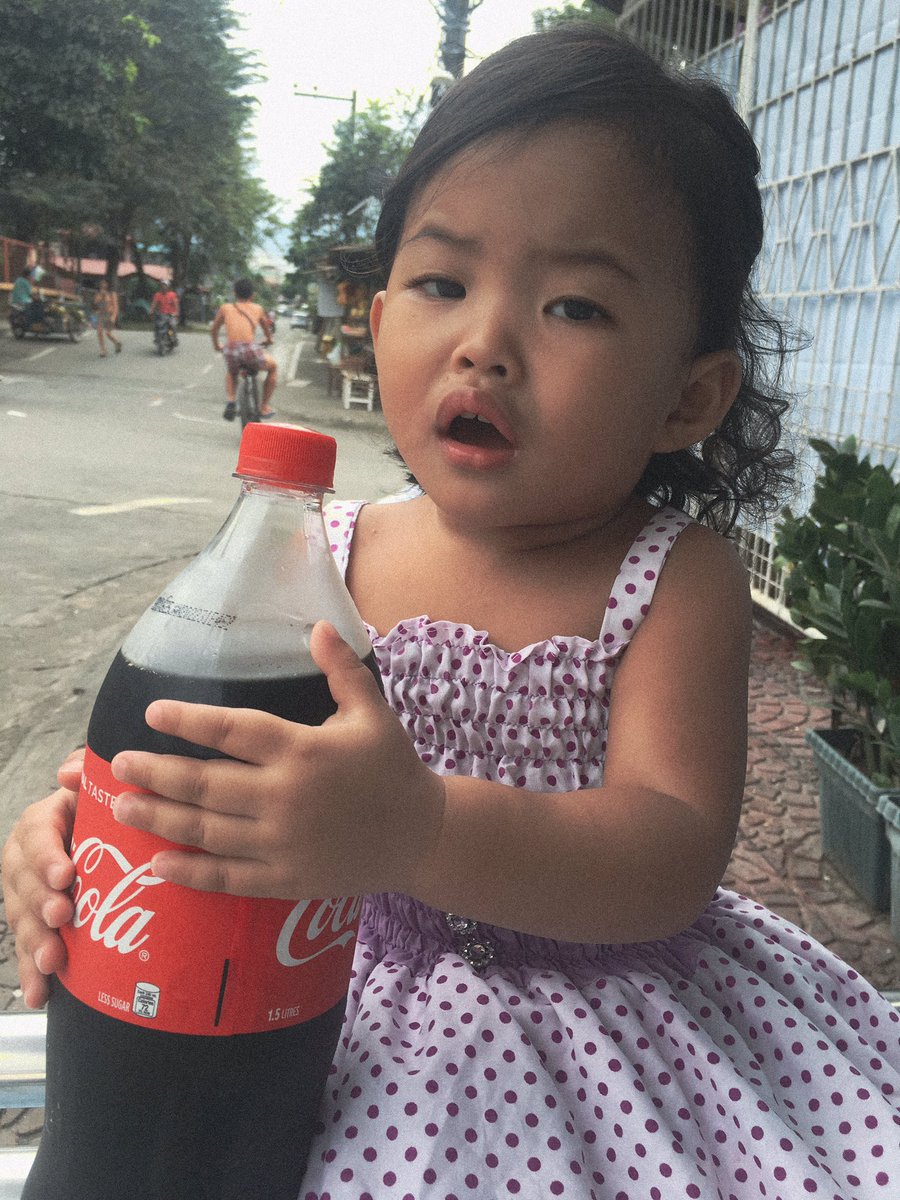 cnmendoza2's tweet photo. Kanya lng daw yung coke hahahaha ayaw niya na ng milk haha may pinagmanahan ka pala sa kaadikan ng coke nak eh #CocaCola #BabyChacha #CokeIsLife https://t.co/js6D1AyD6d