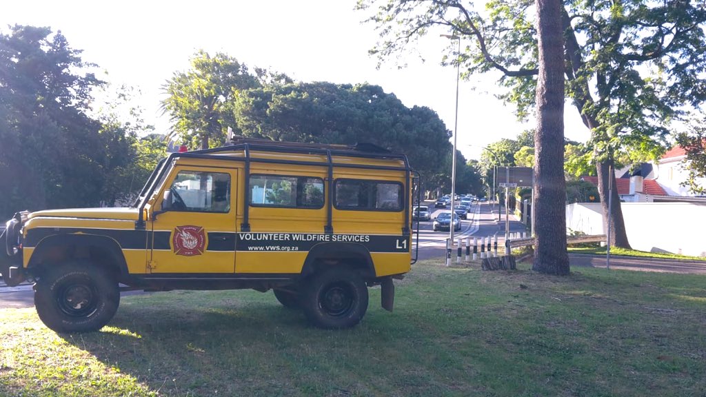 This morning we're out and about doing flier drops for our #VWSOpenDay. It's on Saturday 30th November at our Newlands Forest base. 

Give us a smile and wave if you see us in the traffic 😁👩‍🚒👨‍🚒🚒