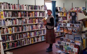 Libralyssarian's tweet photo. The Glenorchy Library [1891] is open 5 hours per week, and has 5000 items in its catalog including DVDs and children's books. Interlibrary loans are placeable via a local library network  [https://t.co/Q24DpsJgIS].
Photo from Glenorchy Community website @mikeleach42 #lis453fa19 https://t.co/vVSq29AfNn