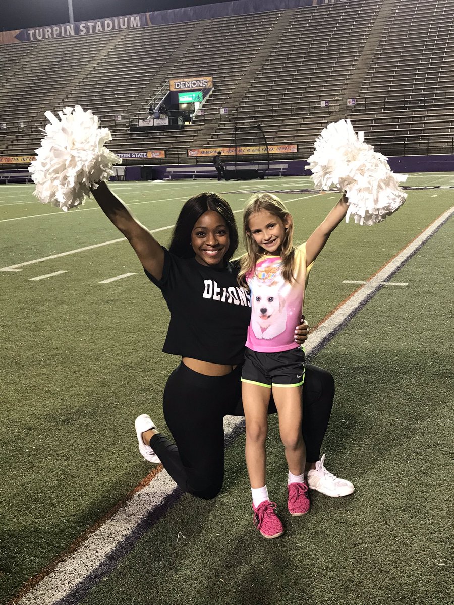 poogybear31's tweet photo. My girl met some great people too! Fork Em Demons! https://t.co/iVuIPDahtM