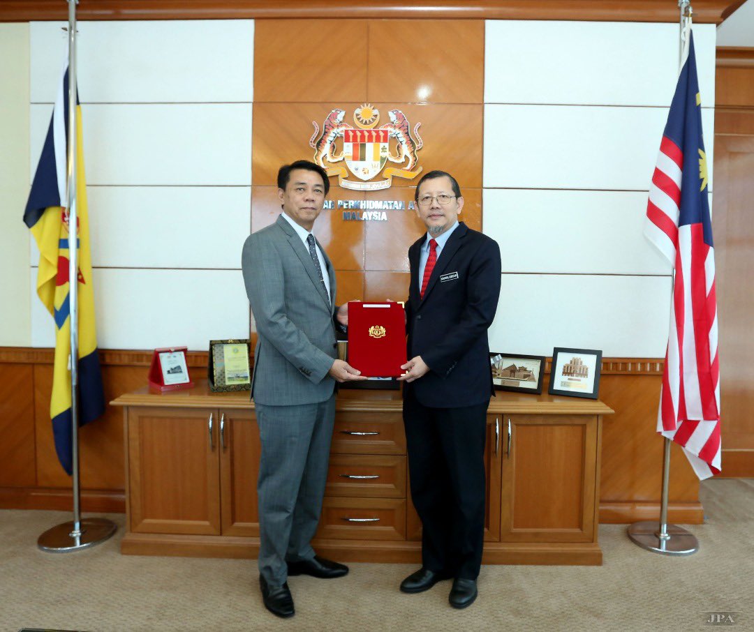 Tn. Pengarah <a href="/yusufghani200/">تذكرة</a> &amp; warga #JKRTrg mengucapkan setinggi-tinggi #Tahniah kpd YBrs. Tn. Ir. Kamaluddin Haji Abdul Rashid <a href="/arkamaluddin/">Kamaluddin Abdul Rashid</a>, di atas pelantikan sbg Ketua Pengarah Kerja Raya Malaysia Memangku Jurutera Gred Utama Turus III, semoga <a href="/JKRMalaysia/">JKR Malaysia</a> terus cemerlang..