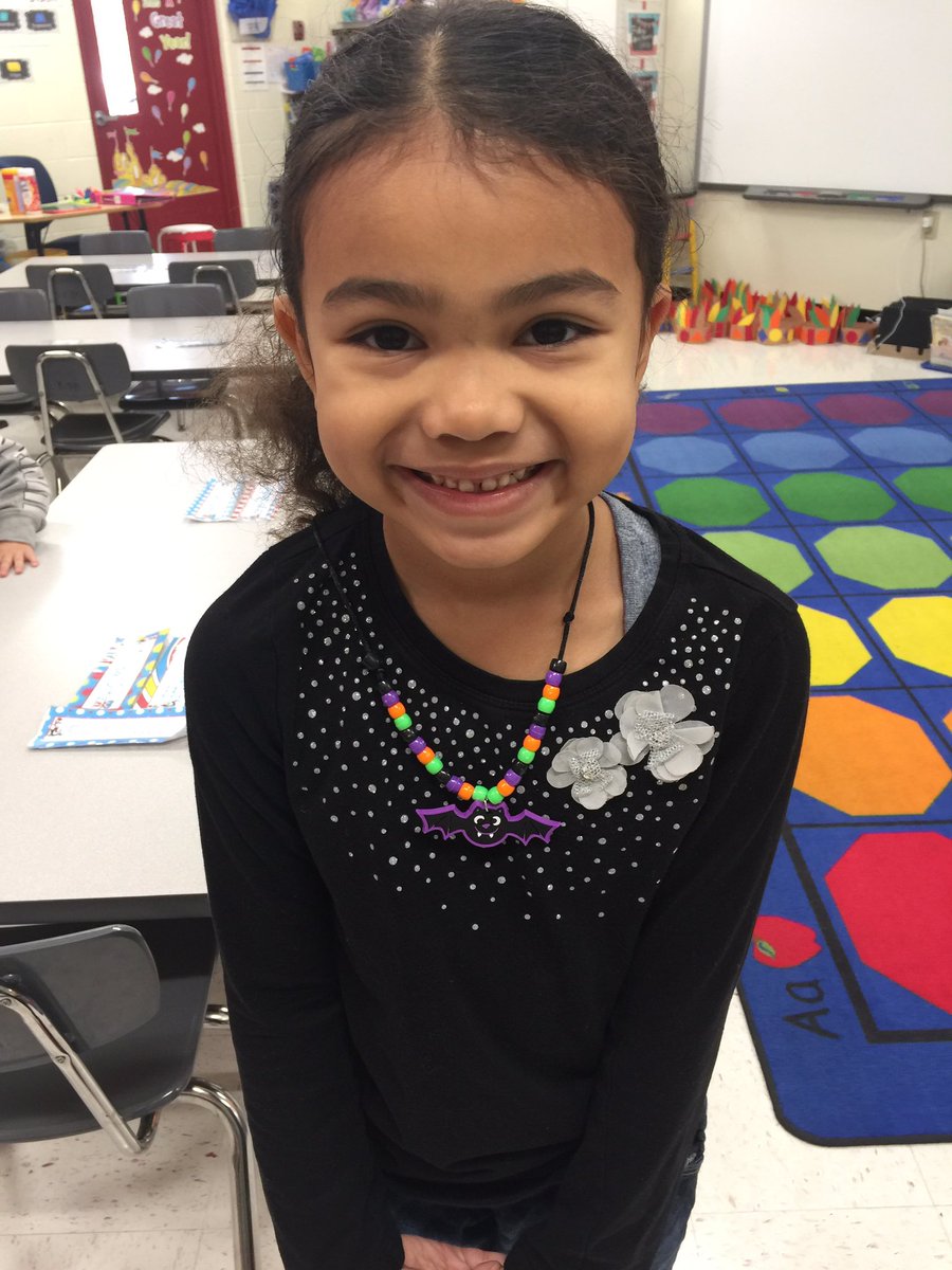 DzamberKing's tweet photo. @BerkHeightsES kindergarten book club had an amazing time learning about bats and pumpkins. Thank you so much to @Beverly91056 and the literacy grant for providing our school with this opportunity!
@BerkCoSchoolsWV                           @YourbcsL https://t.co/IYuSxMBswJ