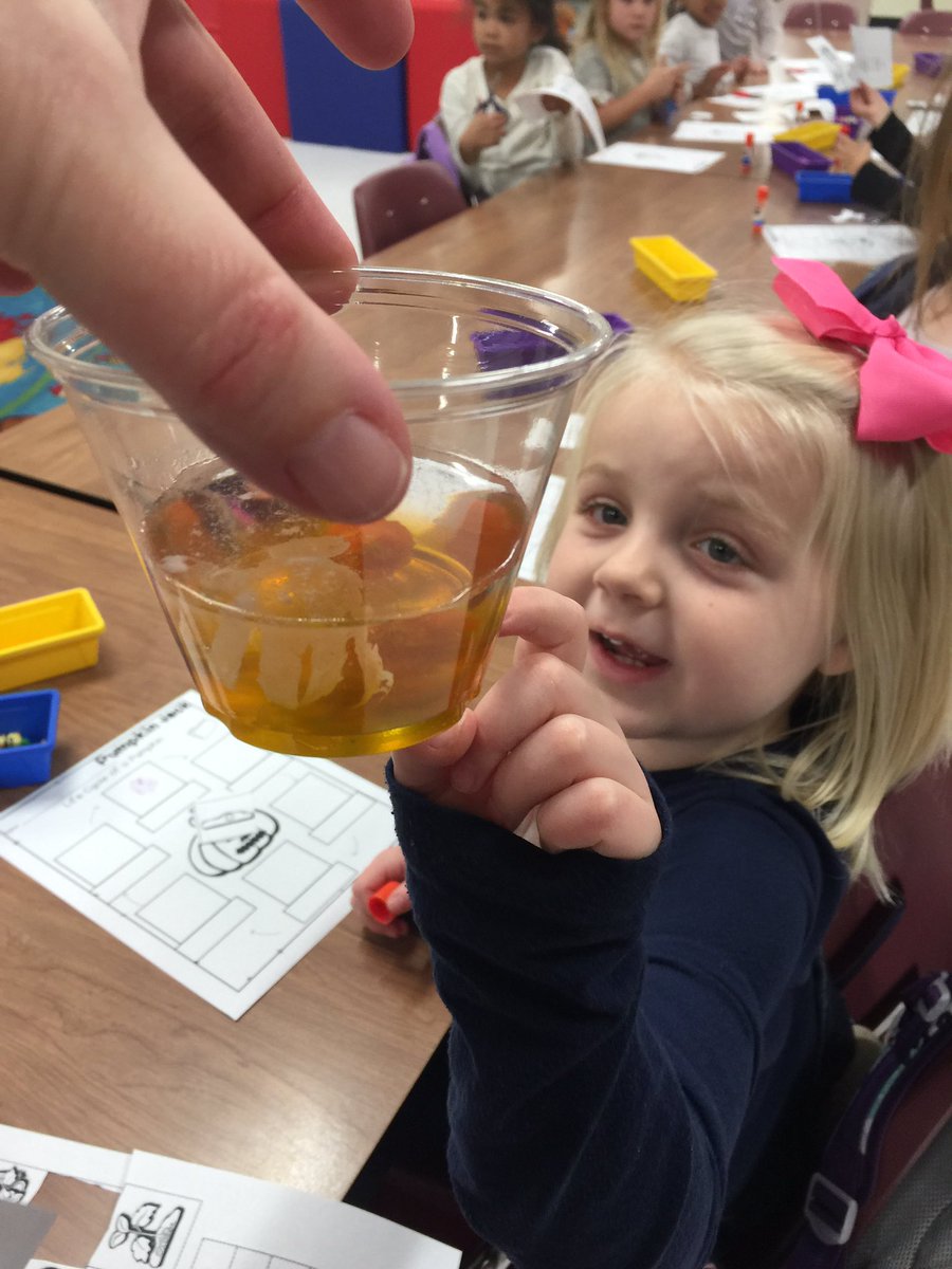 DzamberKing's tweet photo. @BerkHeightsES kindergarten book club had an amazing time learning about bats and pumpkins. Thank you so much to @Beverly91056 and the literacy grant for providing our school with this opportunity!
@BerkCoSchoolsWV                           @YourbcsL https://t.co/IYuSxMBswJ