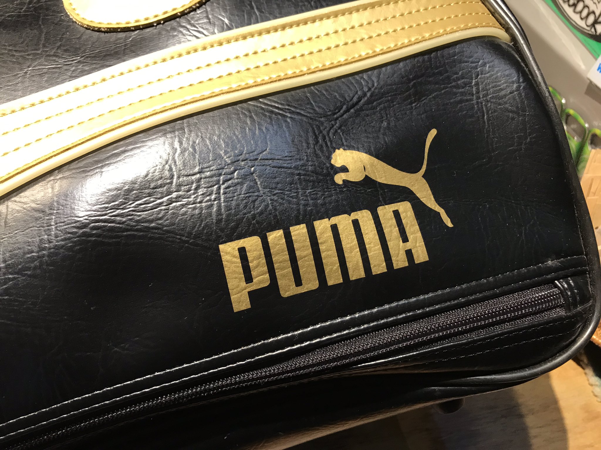 Outside Kawasaki Used Puma Boston Bag Price 4900 Tax ブラックとゴールドのカラーが カッコいいボストンバッグ アウトサイド川崎 川崎 川崎駅 川崎駅東口 ウェアハウス川崎 新品 古着 ユニセックス ボストンバッグ Puma プーマ スポーツ