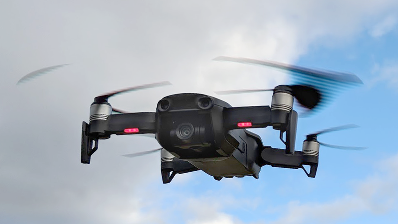 DJI travaille sur une technologie qui permet de suivre les drones alentours via son smartphone by <a href="/Clubic/">Clubic</a>
<a href="/DJIGlobal/">DJI</a> #drones #actu #dronesdaily #newsdrone #ATD #ArtechDrone #securite
 buff.ly/37h5UEX